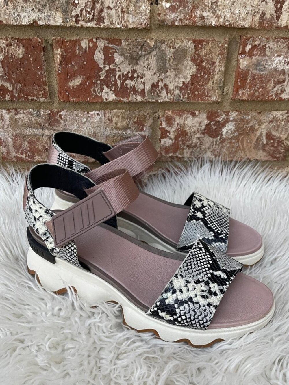 SOREL KINETIC MAUVE VAPOR SANDALS Size 9.5 - Picture 8 of 12